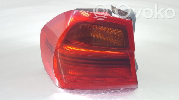Lampă spate în capacul portbagajului   6937457