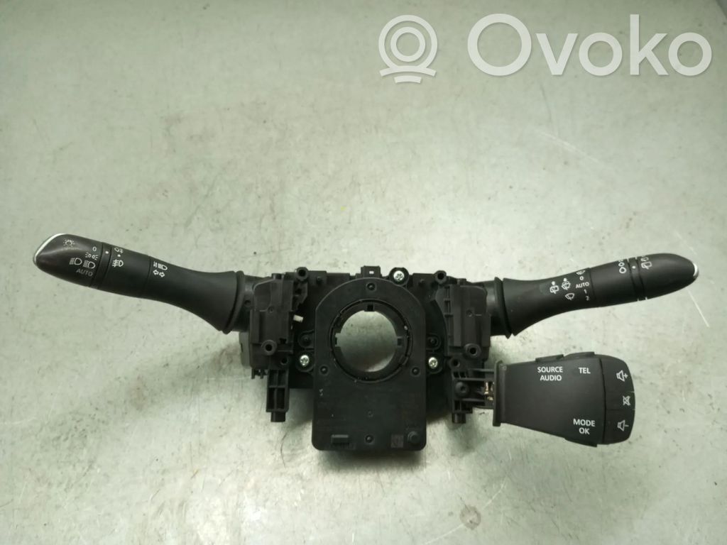 Renault Megane IV Otros interruptores/perillas/selectores 