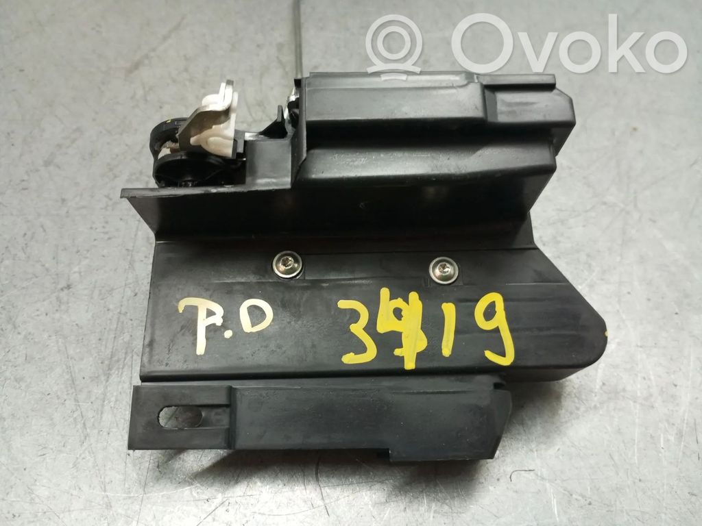 Priekšpusē slēdzene   805028269R,C5C270924