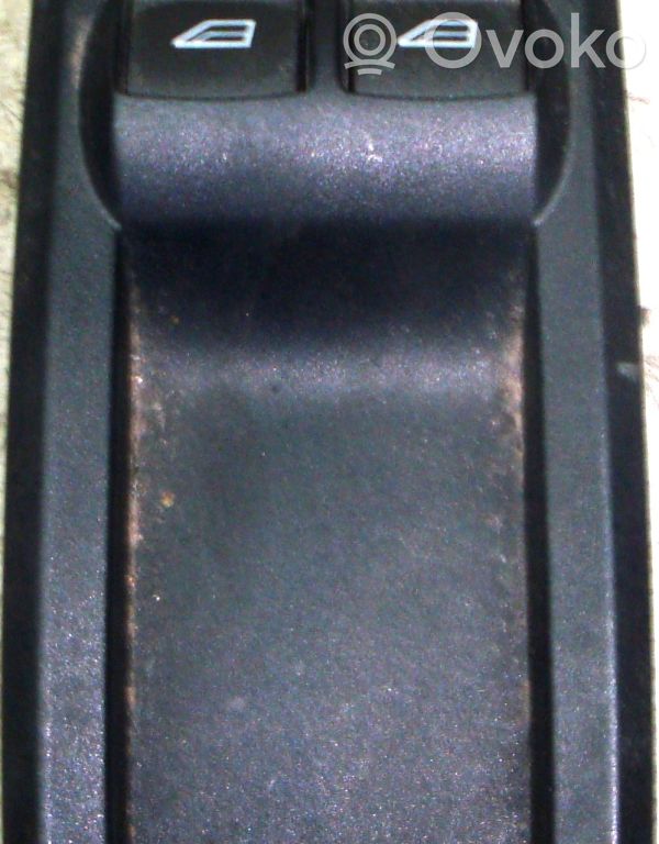 Electric window control switch   8A6T14A132AC