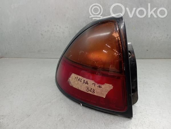 Mazda 323 Aizmugurējais lukturis pārsegā 
