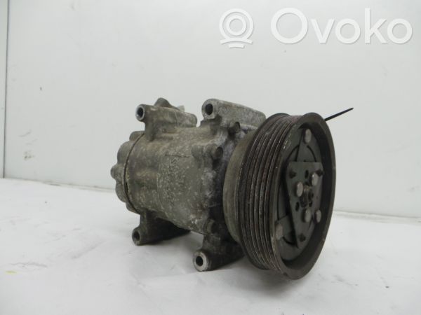 Renault Clio III Ilmastointilaitteen kompressorin pumppu (A/C) 