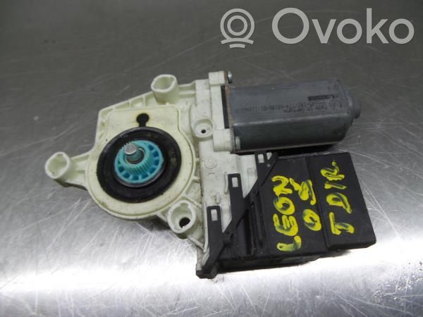 Seat Leon (1P) Rear door window regulator motor 