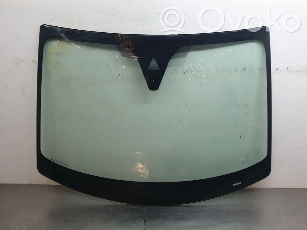 Front windscreen/windshield window   E243R001409
