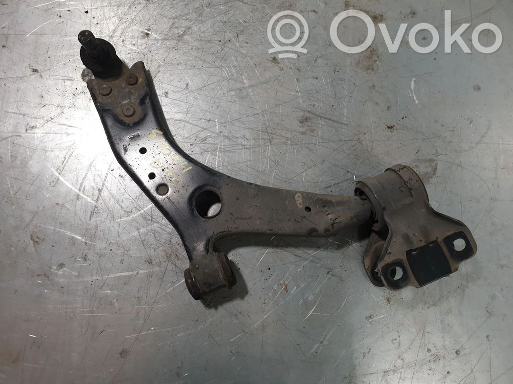 Volvo V40 Рычаг 