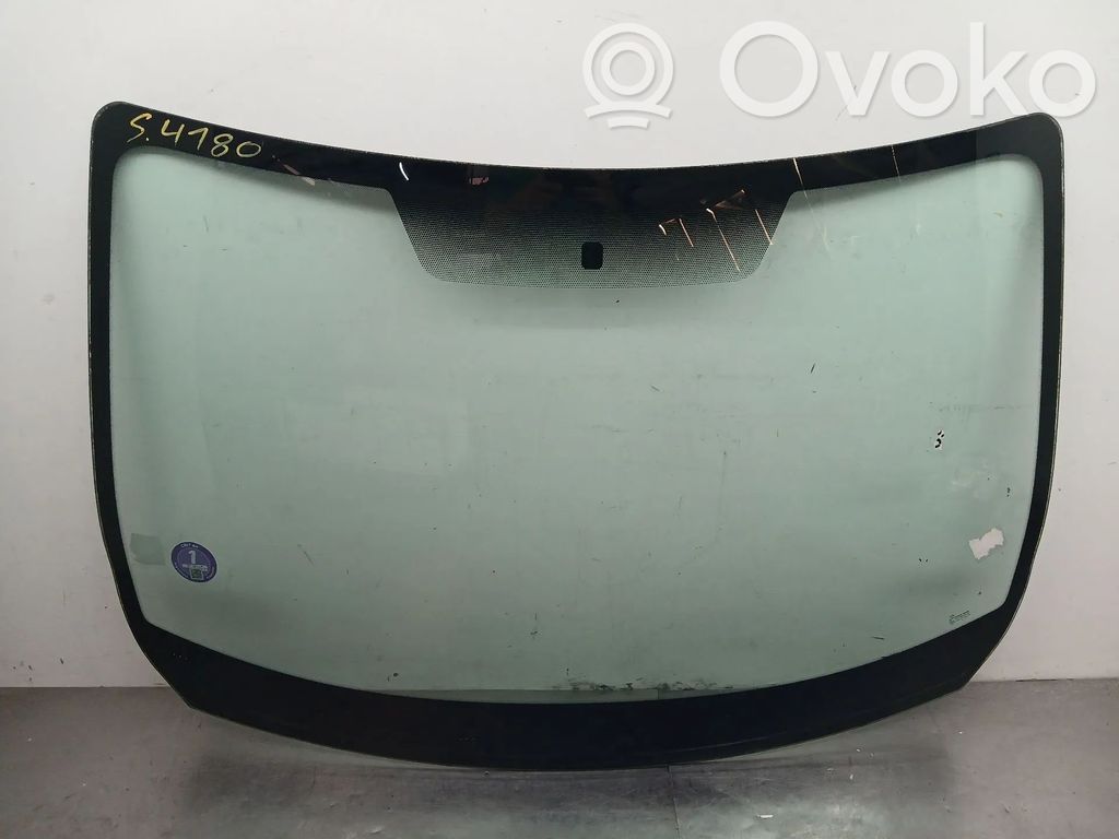 Dacia Dokker Front windscreen/windshield window