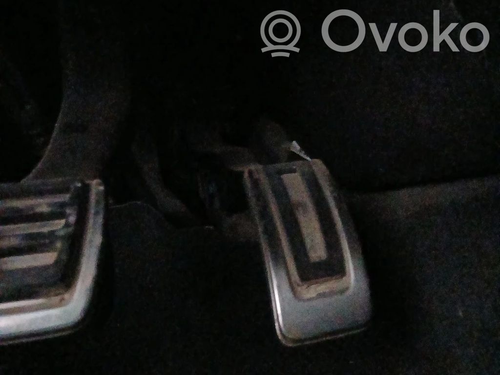 Accelerator throttle pedal