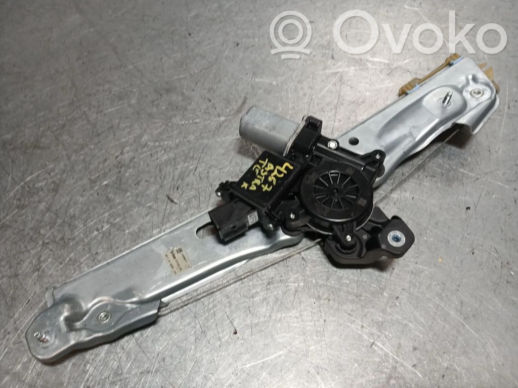 Opel Astra K Takaikkunan nostomekanismi ilman moottoria 