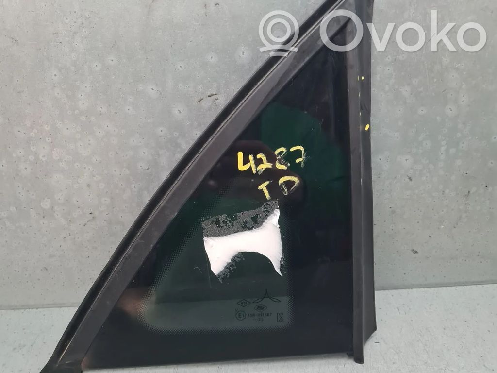 Rear side window   E143R011667
