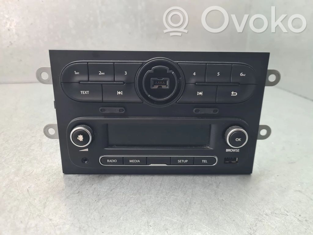 Panel / Radioodtwarzacz CD/DVD/GPS   281152770R,06SAI5E025,R013X07