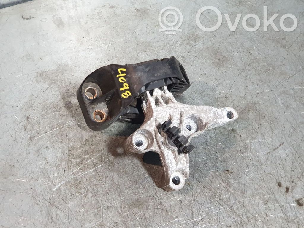 Soporte de montaje del motor   112100024R