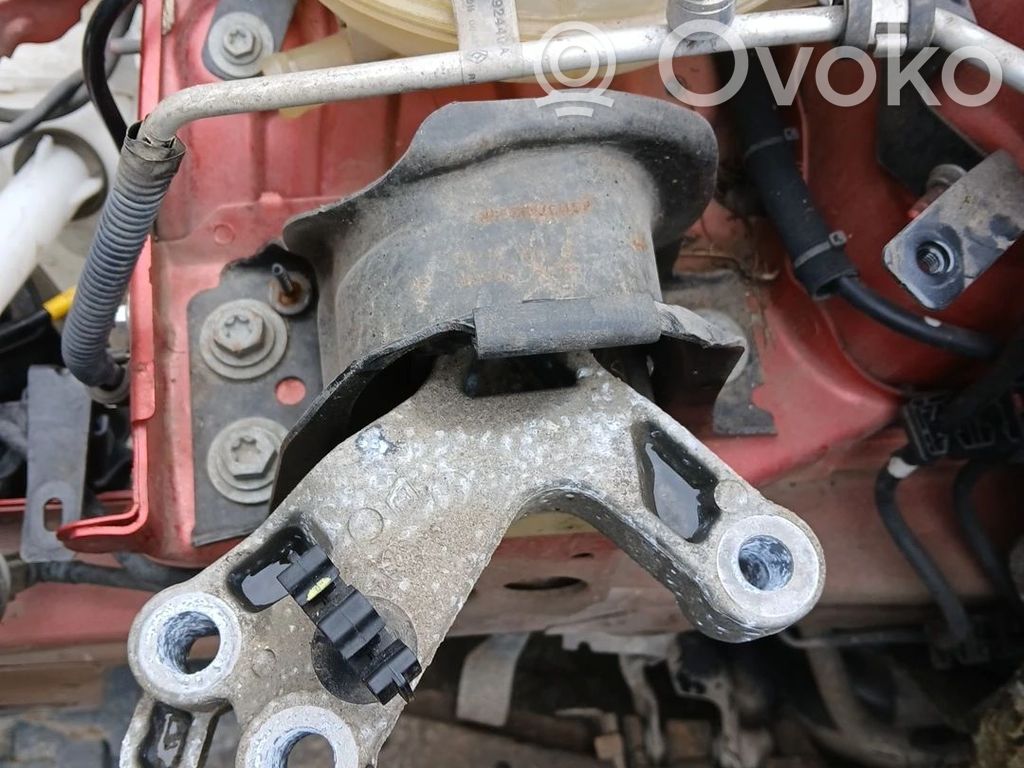 Engine mount bracket
