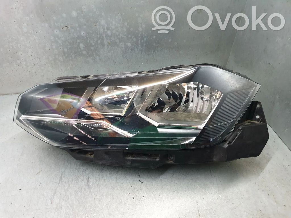 Volkswagen Polo VI Lampa przednia 