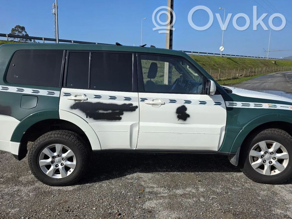 Mitsubishi Pajero Meccanismo di sollevamento del finestrino posteriore senza motorino