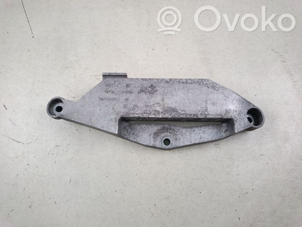 Opel Insignia A Engine mount bracket 