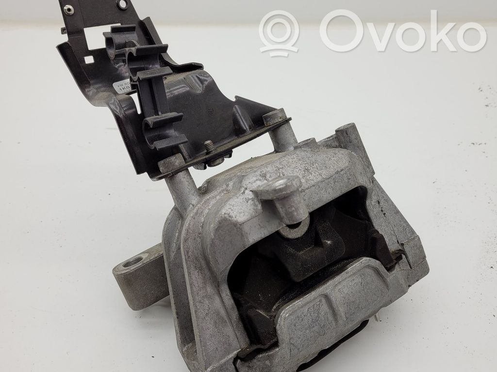Volkswagen PASSAT B7 Engine mount bracket 