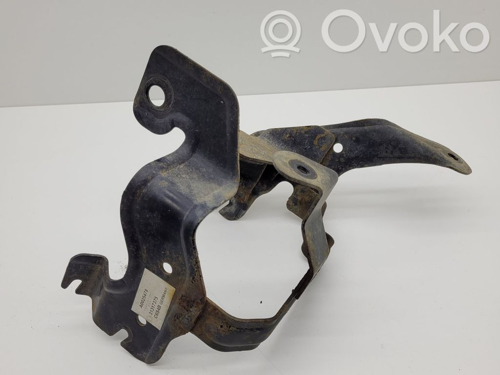Volvo V60 Ohjaustehostimen pumpun kannake 