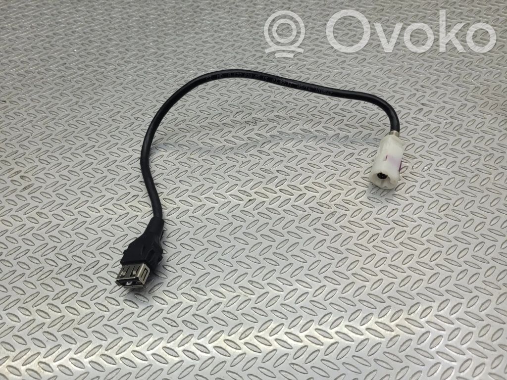 Enchufe conector USB   A1728200515