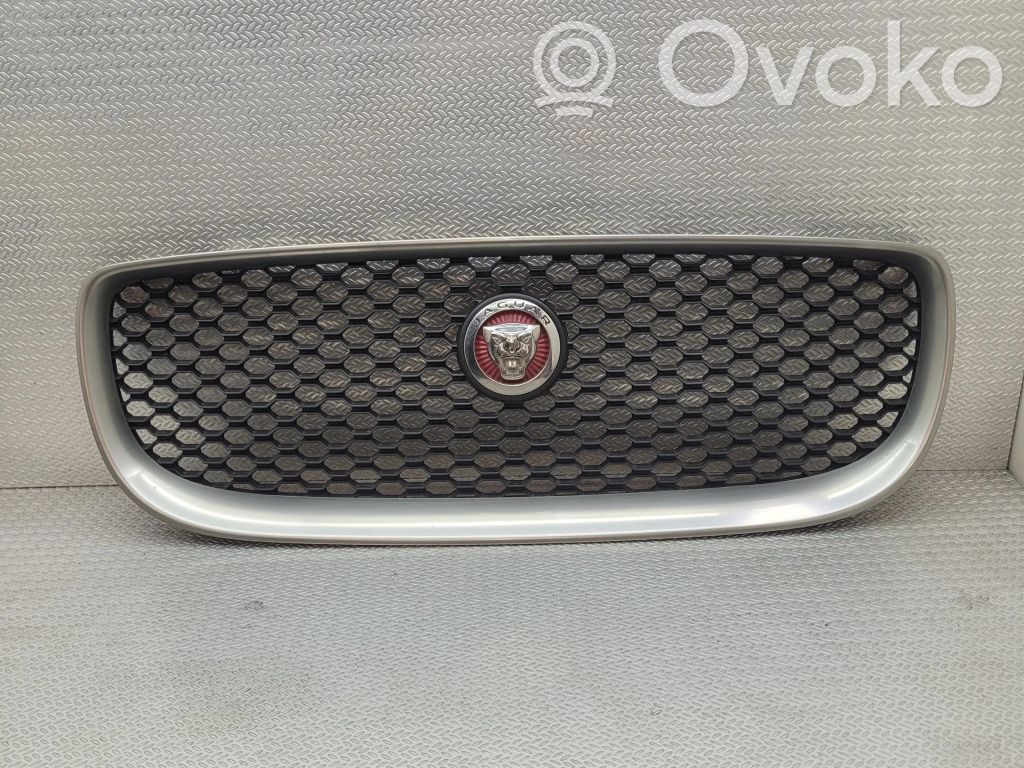 Jaguar XE Maskownica / Grill / Atrapa górna chłodnicy 