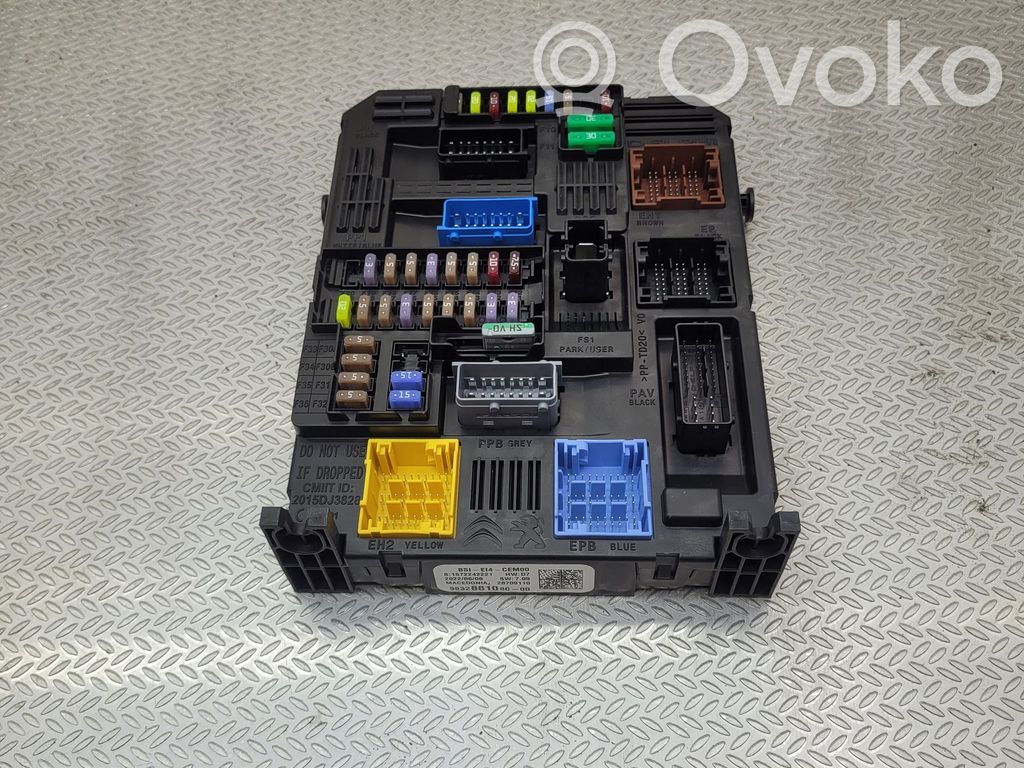 Opel Mokka B Fuse module 