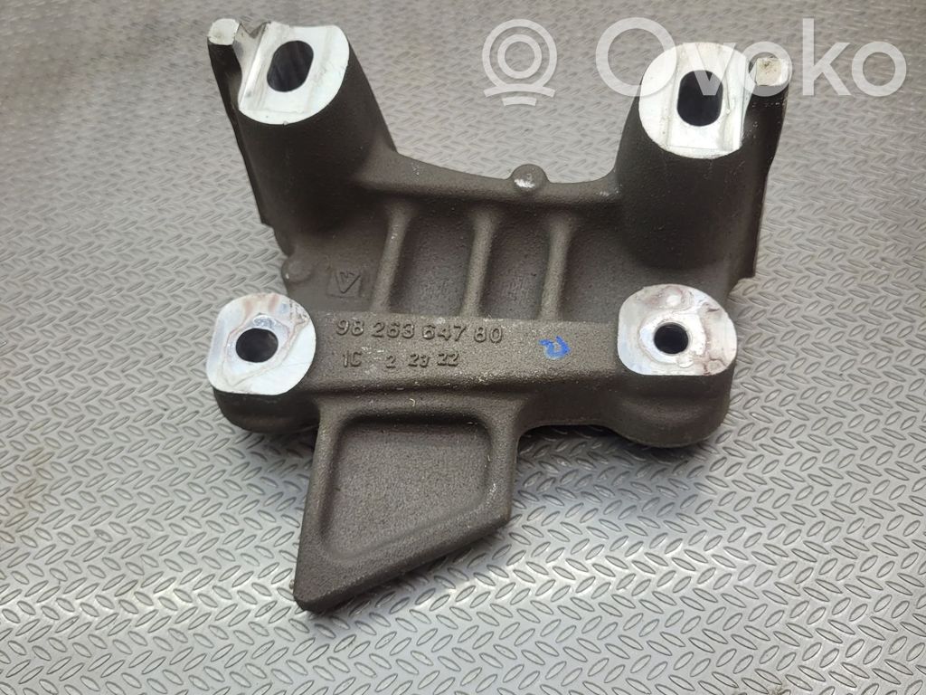 Opel Mokka B Engine mounting bracket 