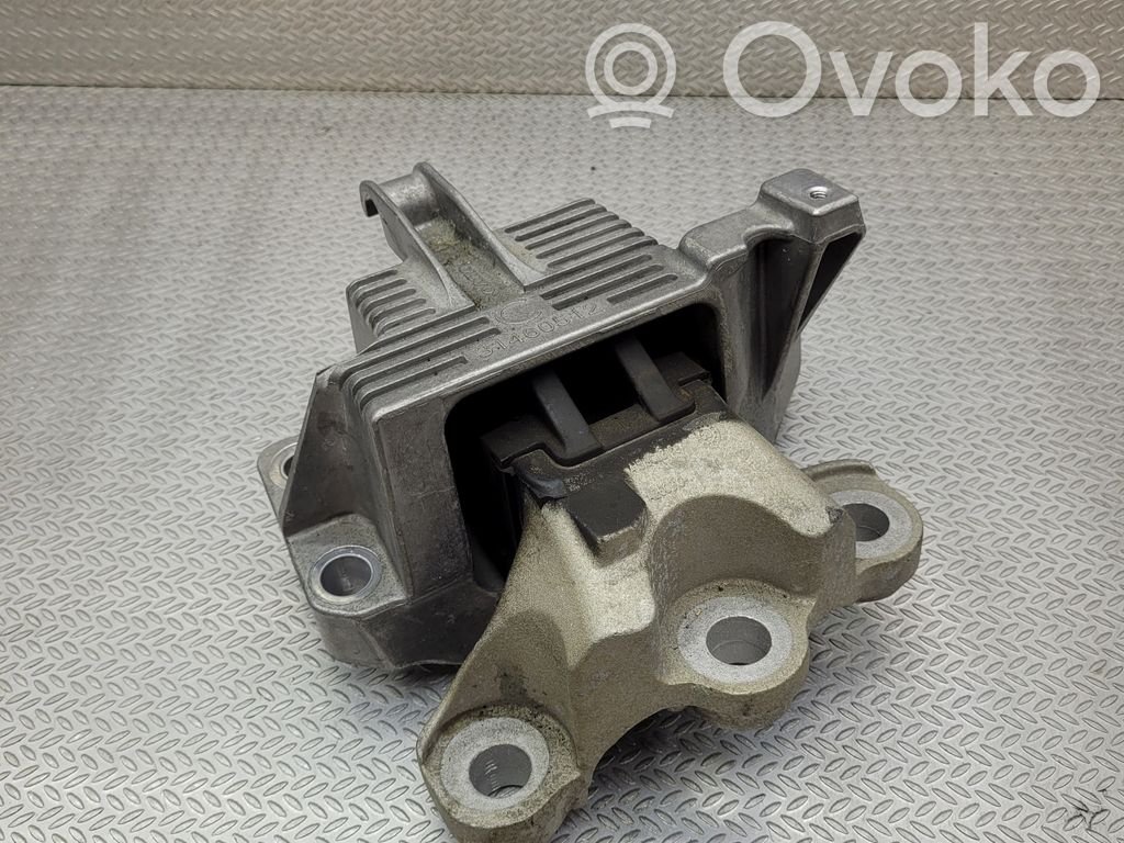 Volvo XC40 Engine mount bracket 