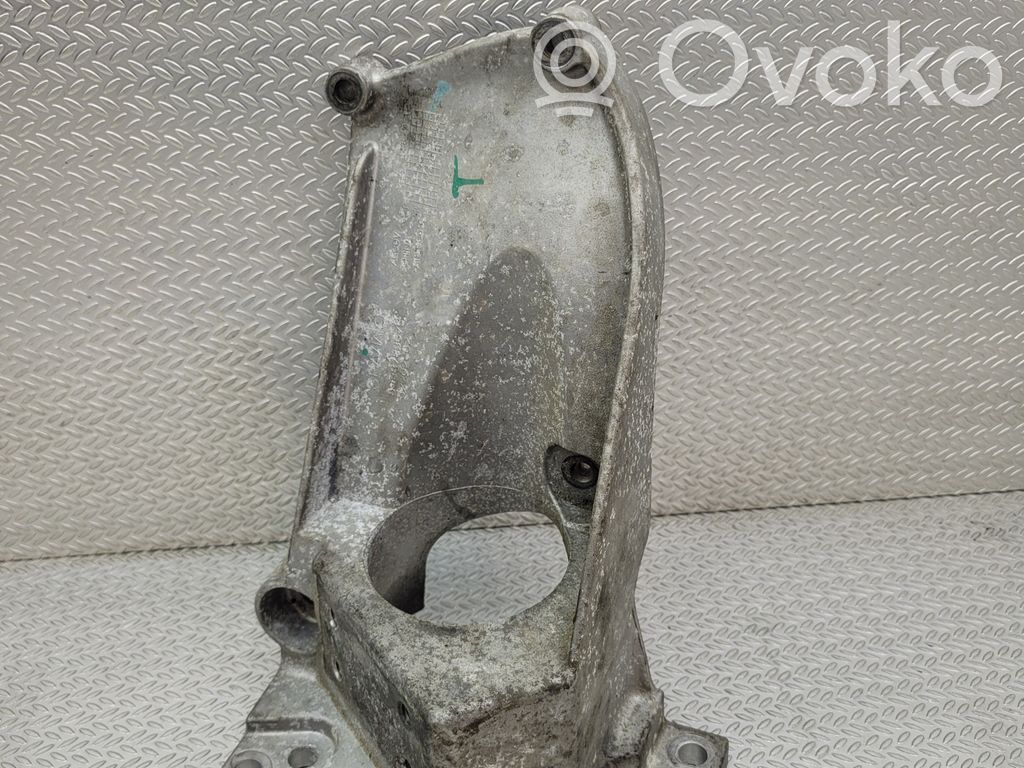 Volvo S90, V90 Engine mounting bracket 