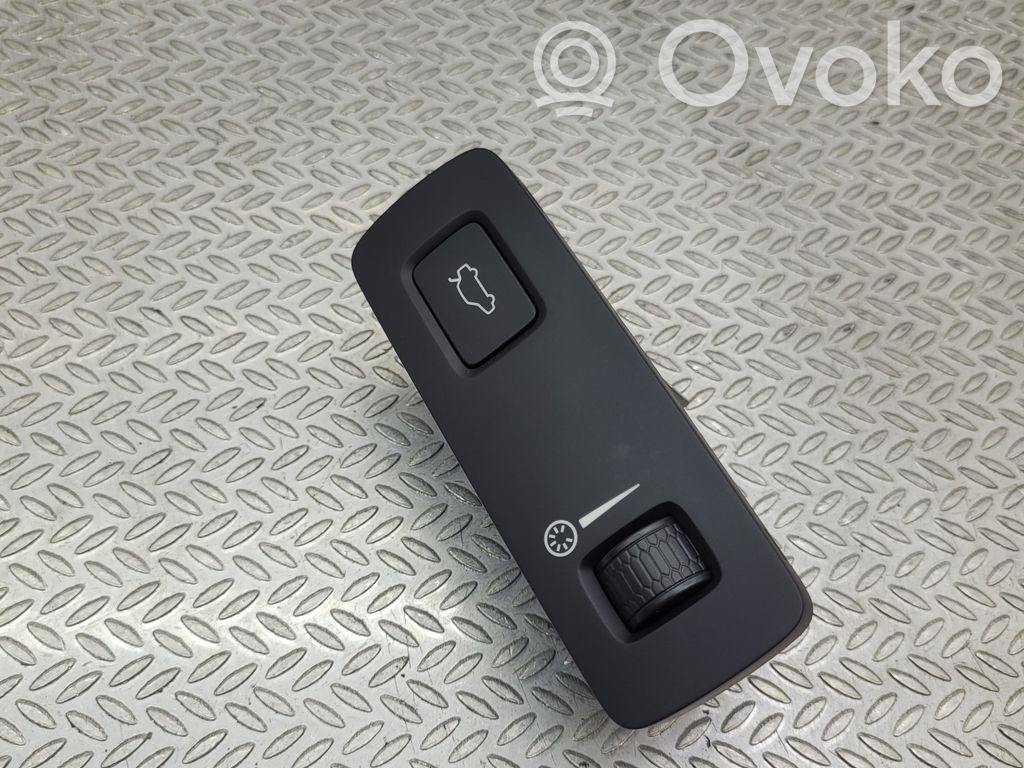 Volvo XC40 Tailgate opening switch 