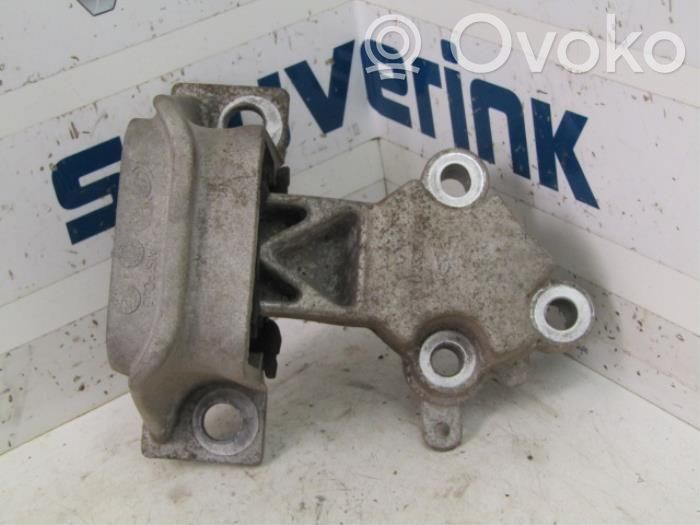 Renault Twingo II Engine mount bracket 