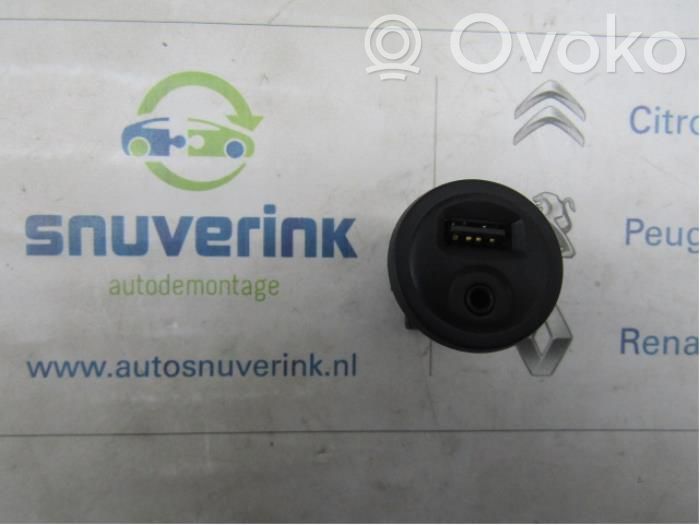 Peugeot 2008 I USB socket connector 