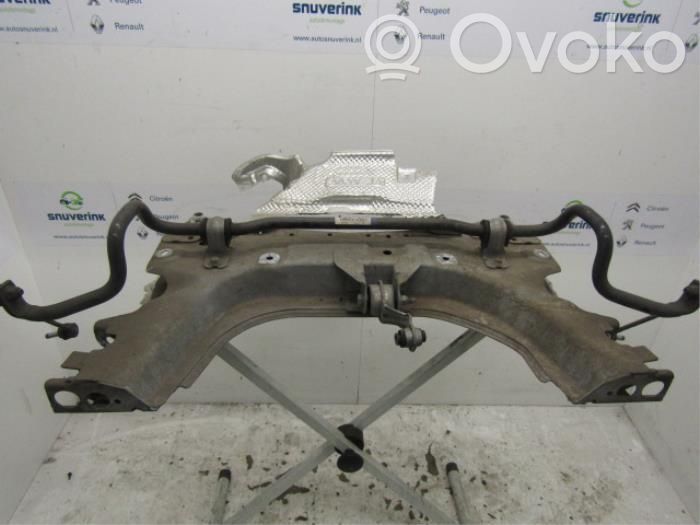Renault Clio IV Priekinis traversas 