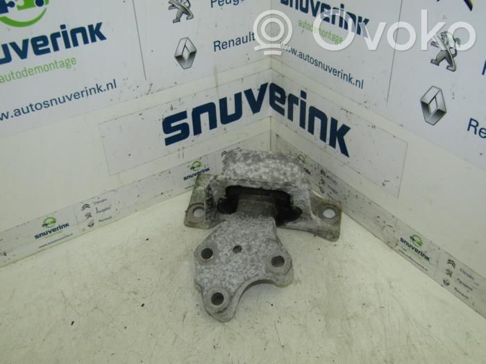 Renault Clio III Engine mount bracket 