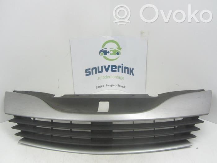 Renault Laguna II Etupuskurin ylempi jäähdytinsäleikkö 