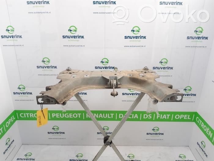Renault Clio IV Priekinis traversas 