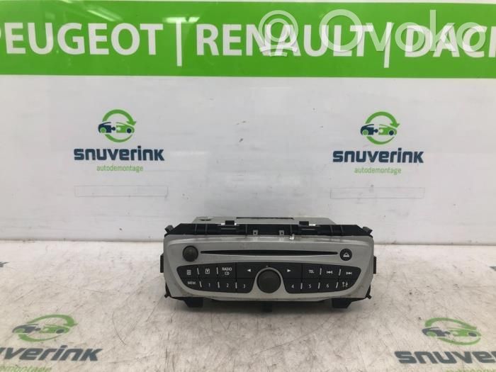 Renault Twingo II Panel / Radioodtwarzacz CD/DVD/GPS 