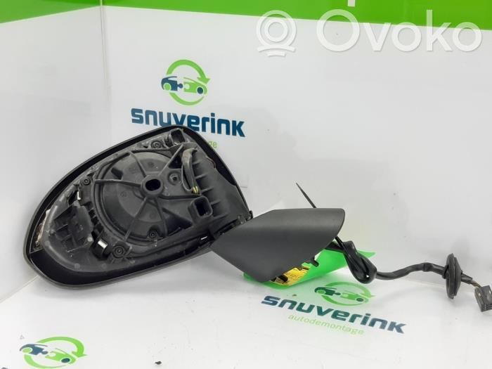Etuoven sähköinen sivupeili