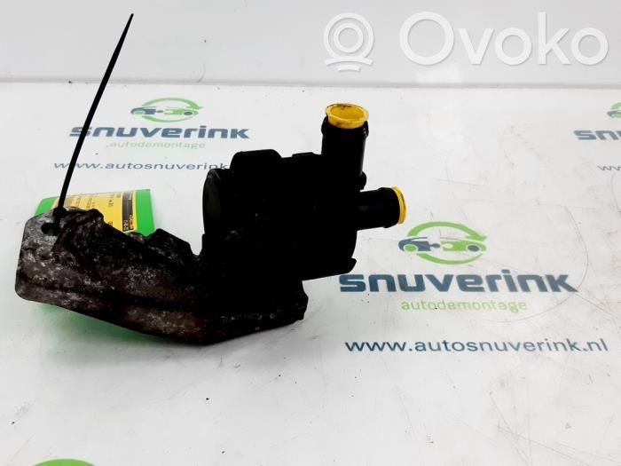 Opel Vivaro Bomba de agua 