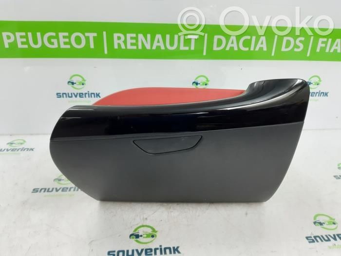 Renault Captur Daiktadėžės (bordačioko) komplektas 