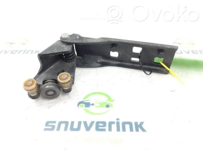 Opel Vivaro Guida/cerniera inferiore del rullo del portellone scorrevole 