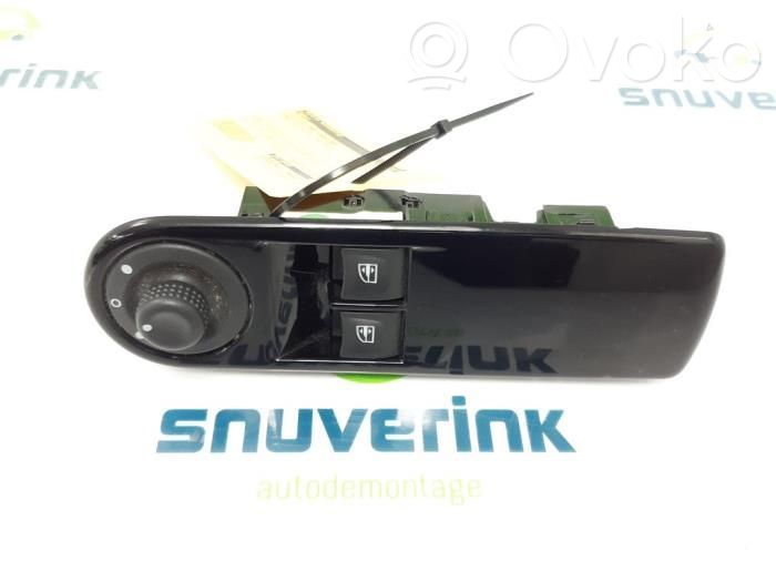 Renault Clio IV Przyciski szyb 