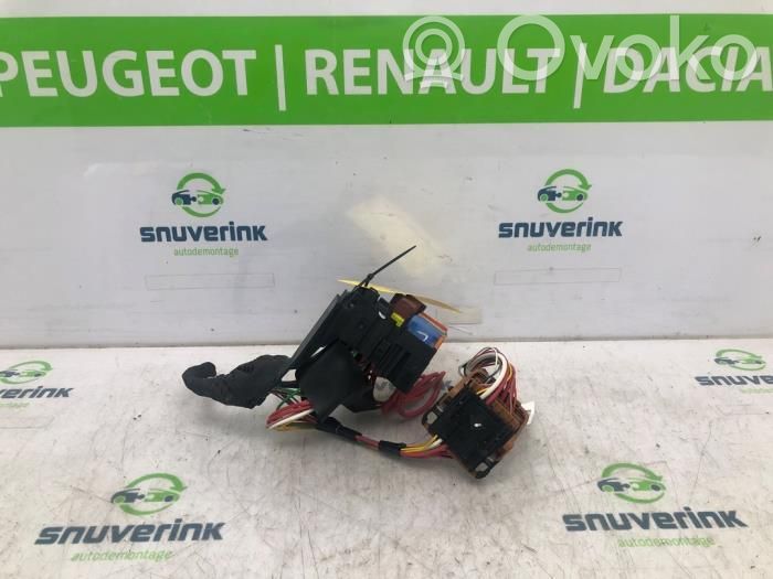 Renault Twingo II Fuse box set 