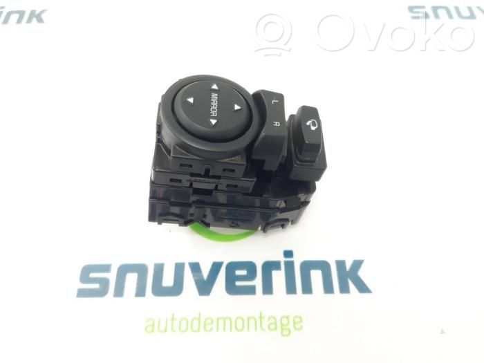 Wing mirror switch   93530H8200