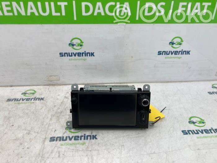 Renault Clio IV Panel / Radioodtwarzacz CD/DVD/GPS 