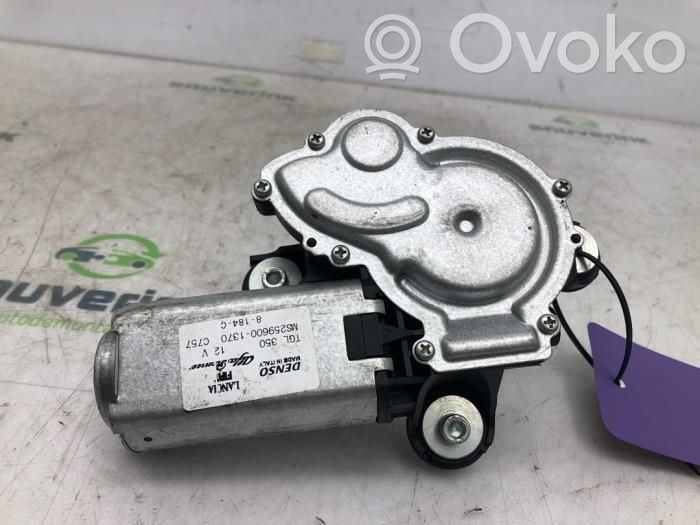 Fiat 500 Silniczek wycieraczki szyby tylnej 