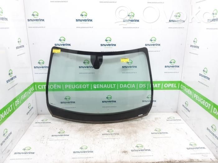 Renault Express Front windscreen/windshield window 