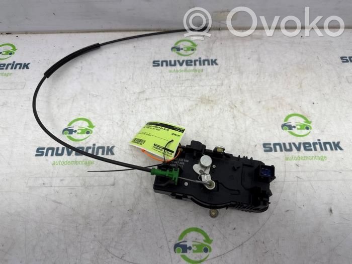 Opel Vivaro Zamek drzwi tylnych samochodów dostawczych 