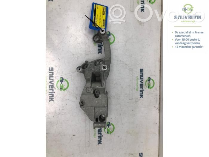 Peugeot 208 II Generator/alternator bracket 