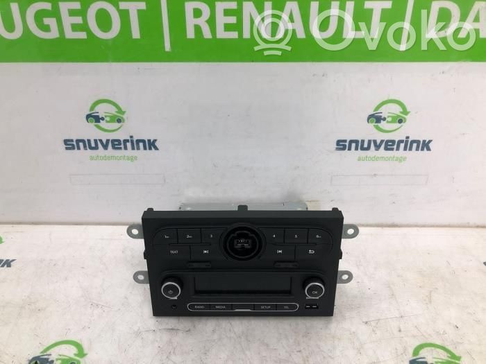 Renault Twingo III Unitate principală radio/CD/DVD/GPS 