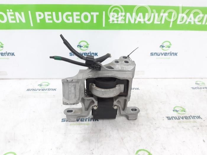Mazda CX-3 Engine mount bracket 