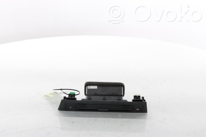 Opel Astra L Rejilla de ventilación central del panel